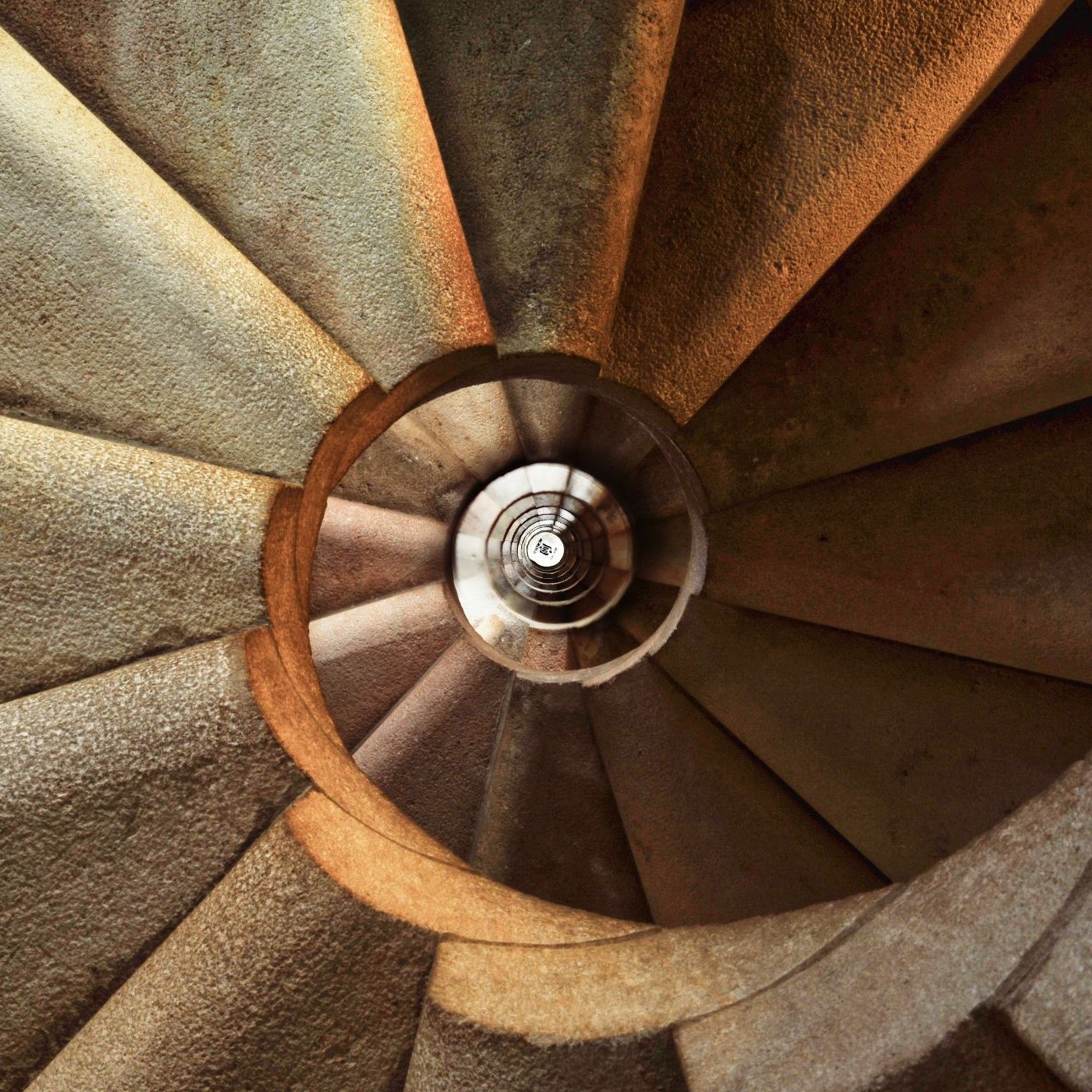 Aufgang einer Wendeltreppe von oben