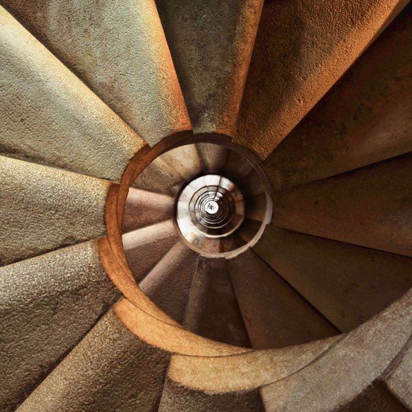 Aufgang einer Wendeltreppe von oben