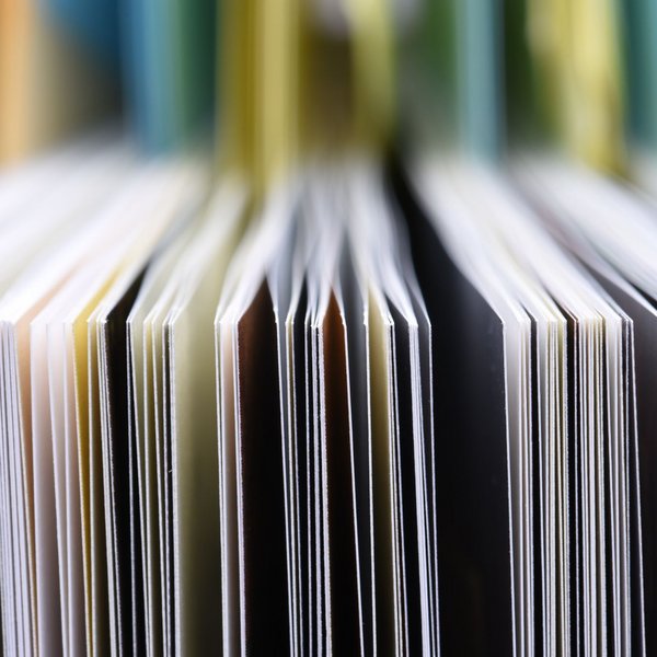 Buchseiten aufgefächert